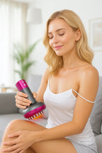 Femme utilisant une ventouse de massage sans fil acheté sur le site VeloriaWell
