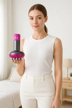 femme tenant le masseur